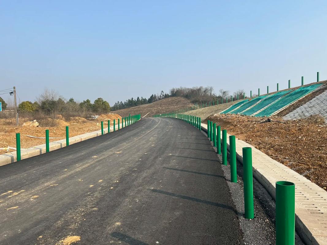 施工現(xiàn)場.嚴把質量關,服務好客戶#交通設施廠家 #道路工程